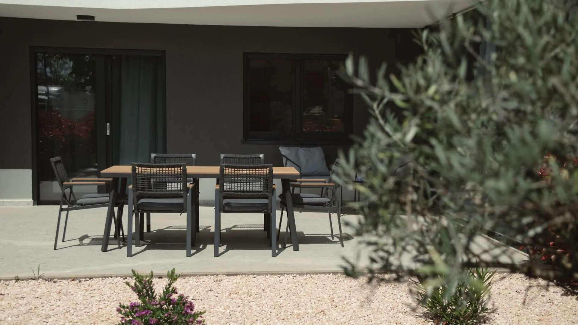 Stella'S Garden Apartment אומאג
