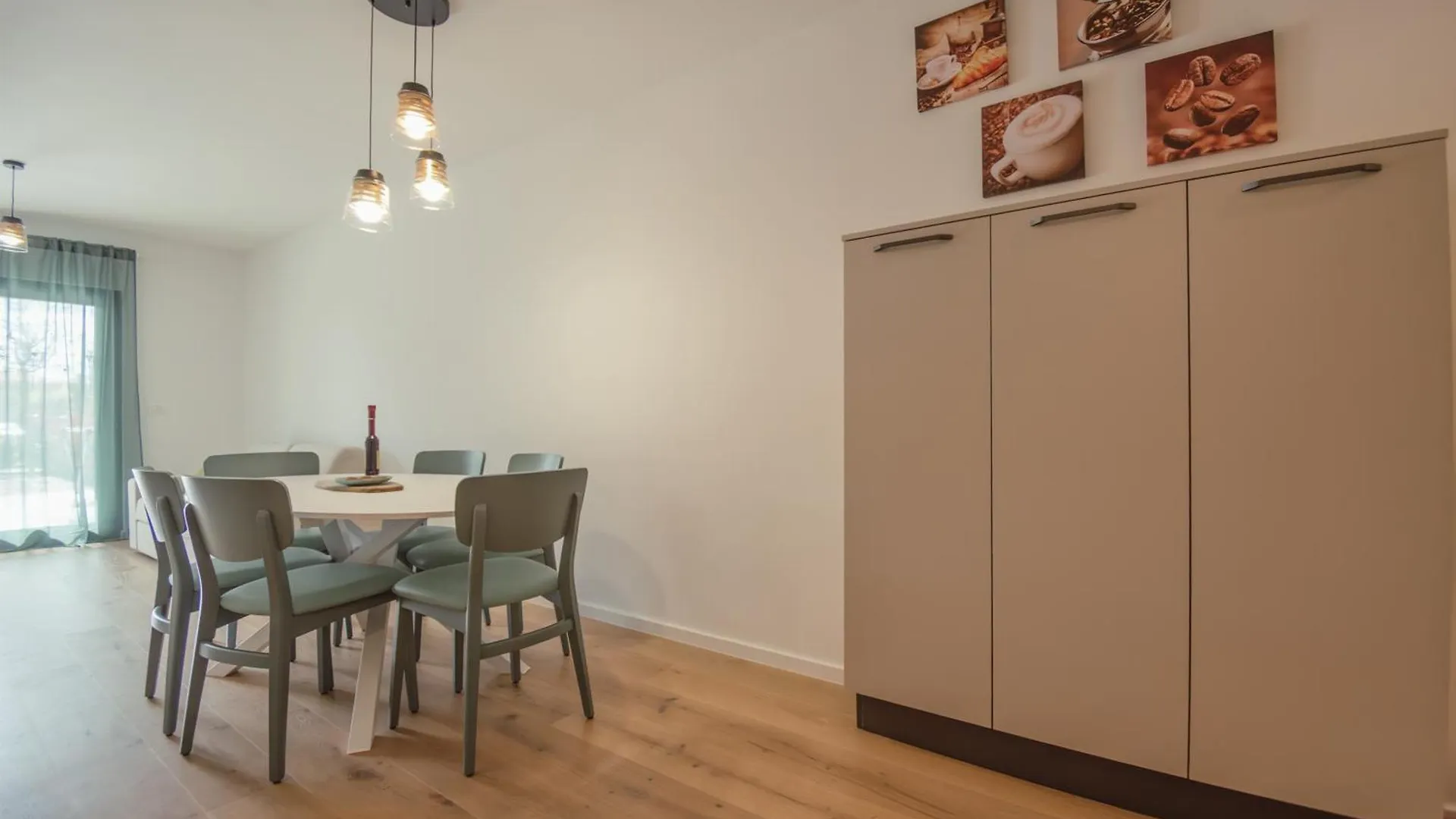 Stella'S Garden Apartment אומאג
